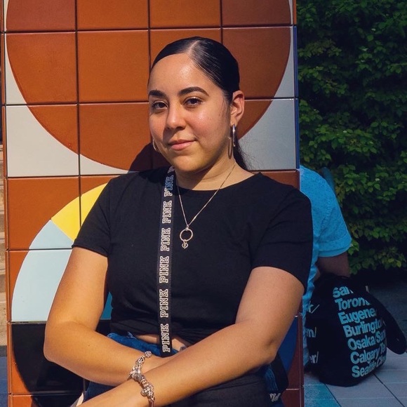 Welcome! Thanks for checking out my closet! Make an offer/bundle! Happy poshing! - Picture 1 of 1